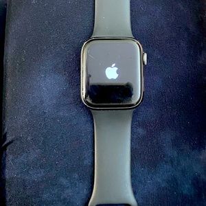 Apple Watch series 4 GPS and Cellular